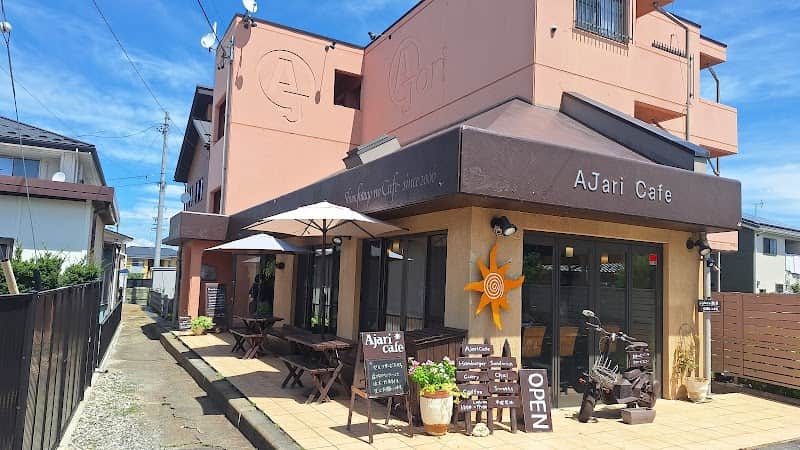 Ajari cafeの店内風景