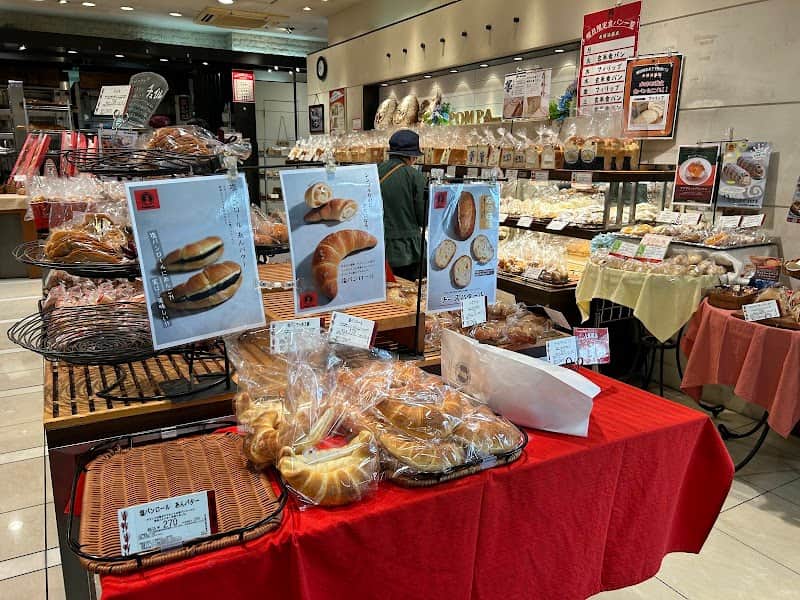 ポンパドウル長崎浜屋店の店内風景