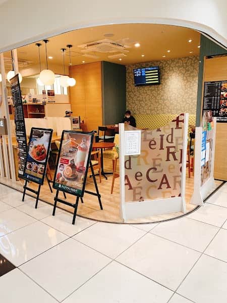 CAFE de CRIE カフェ・ド・クリエ ホピタルさいたま市立病院店の店内風景
