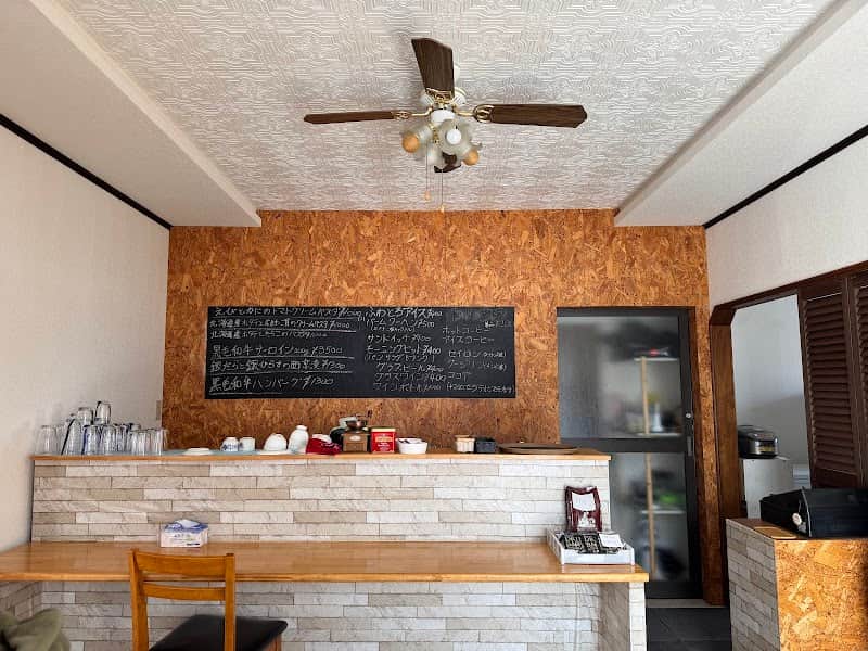 キッチン カフェ シオンの店内風景