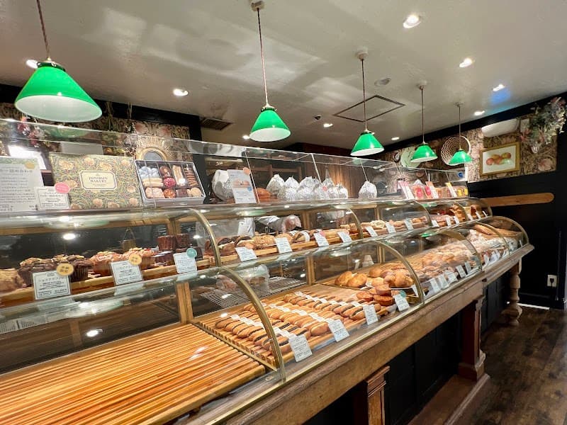 ジュウニブンベーカリー 新宿店