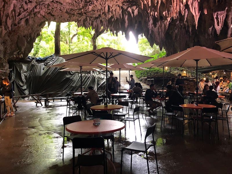 ケイブカフェの店内風景