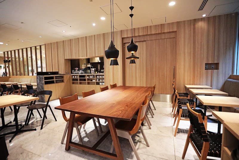 Paul Bassett 渋谷ヒカリエ ShinQs 東横のれん街の店内風景