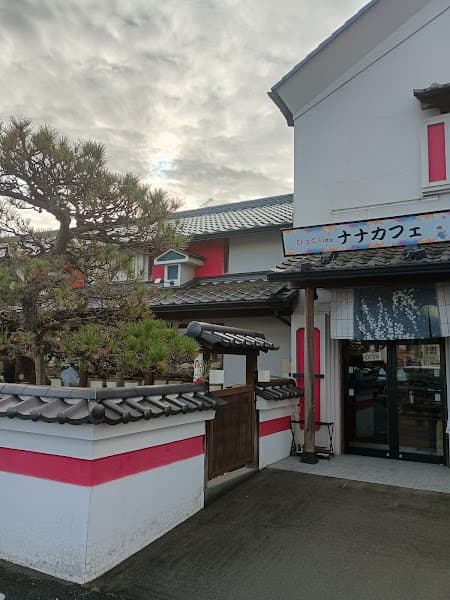 びっくり食堂ナナカフェの店内風景