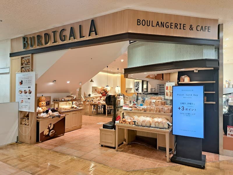 BOULANGERIE BURDIGALA 日吉店の店内風景