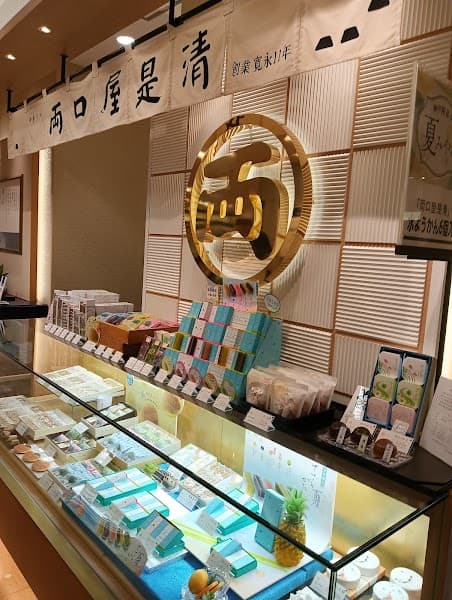 両口屋是清 神戸阪急店の店内風景