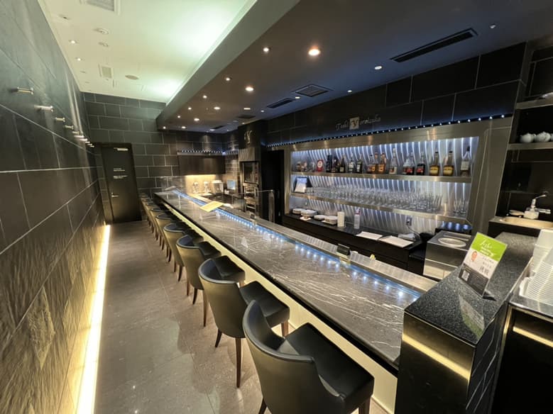 トシ・ヨロイヅカ 六本木の店内風景