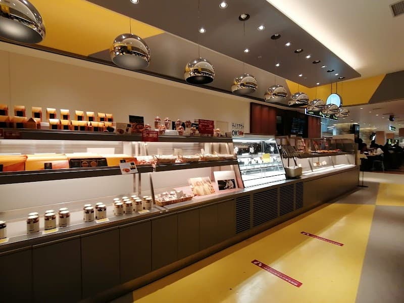 メゾンカイザー 大阪国際空港（伊丹空港）店の店内風景