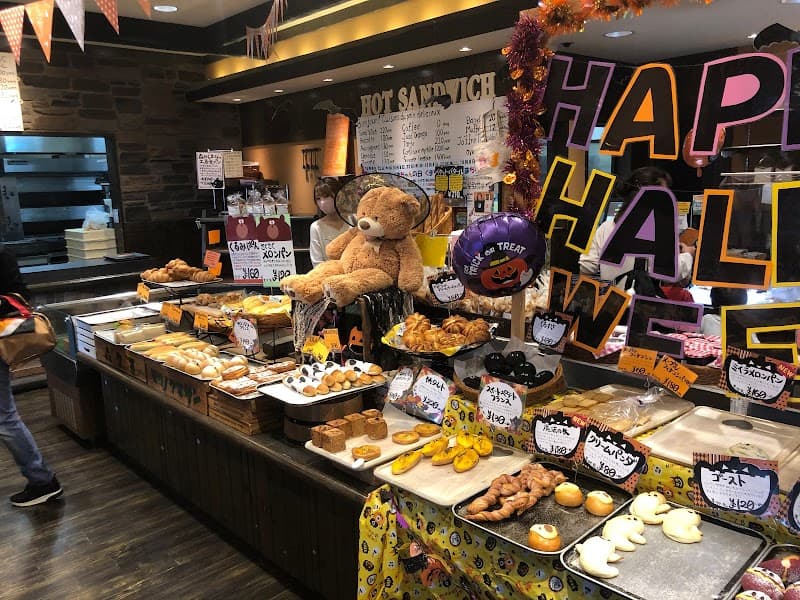 石窯パン工房 森のくまさん 米子店の店内風景