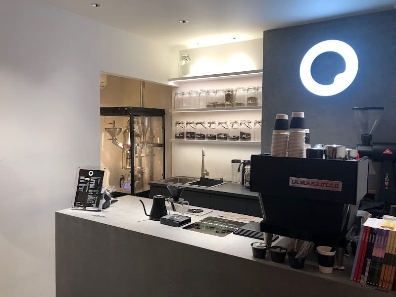 Coffee Base KANONDOの店内風景