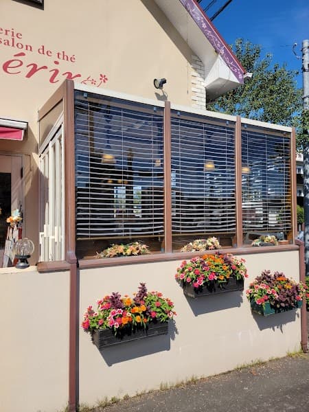 ケーキ&ティールーム・シェリールの店内風景