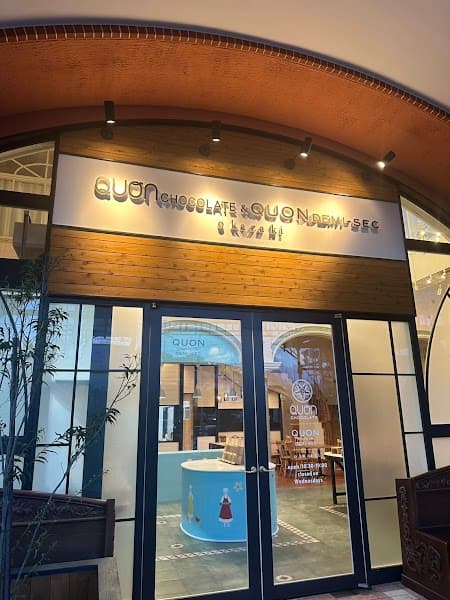 久遠チョコレート&ドゥミセック岡崎店 よろここESDの店内風景
