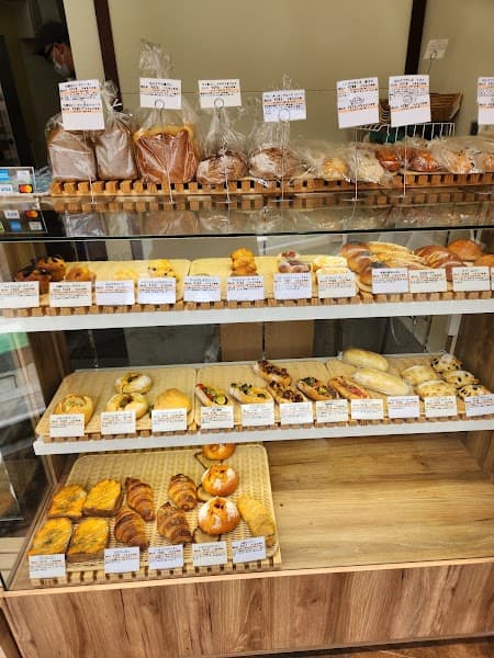 マルヨシベーカリーの店内風景