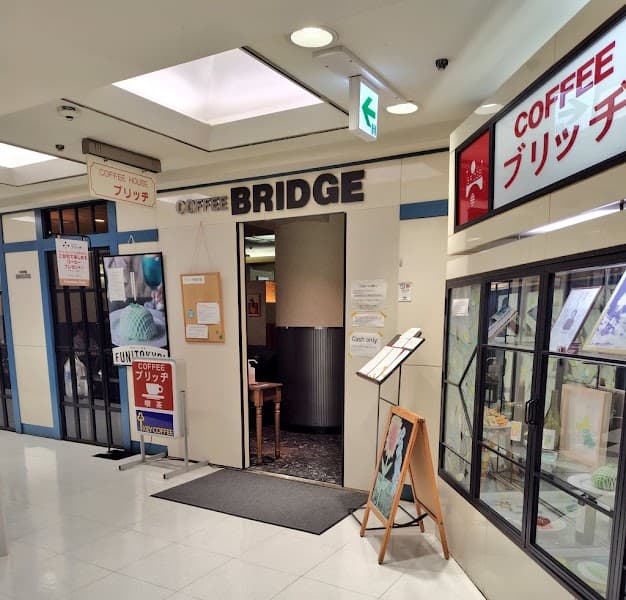 喫茶 ブリッヂの店内風景