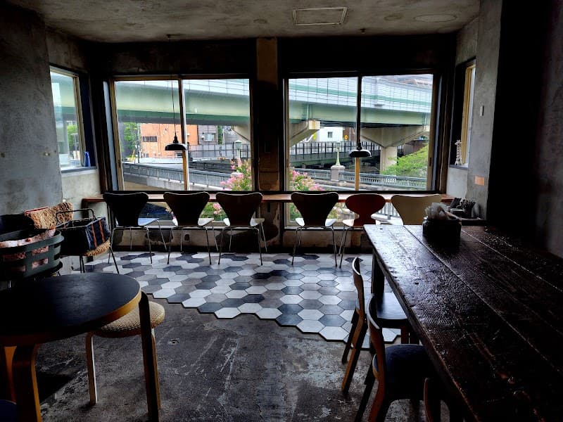 Spectacle Kitahamaの店内風景