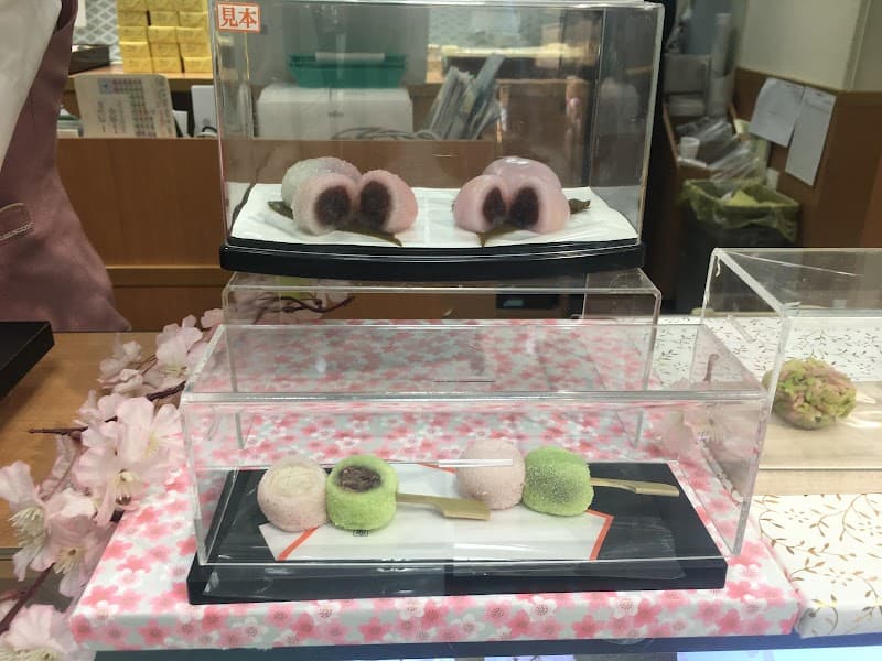 両口屋是清 栄店の店内風景