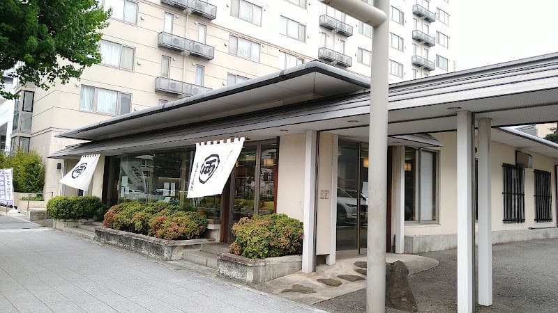両口屋是清 東新町店の店内風景
