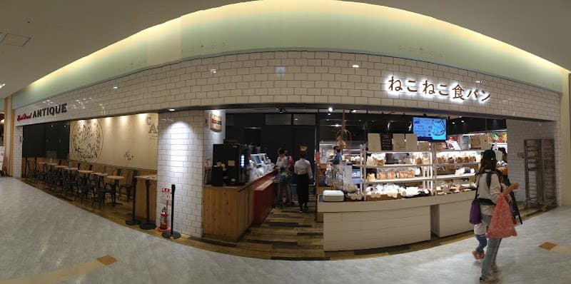 ねこねこ食パン トレッサ横浜店の店内風景