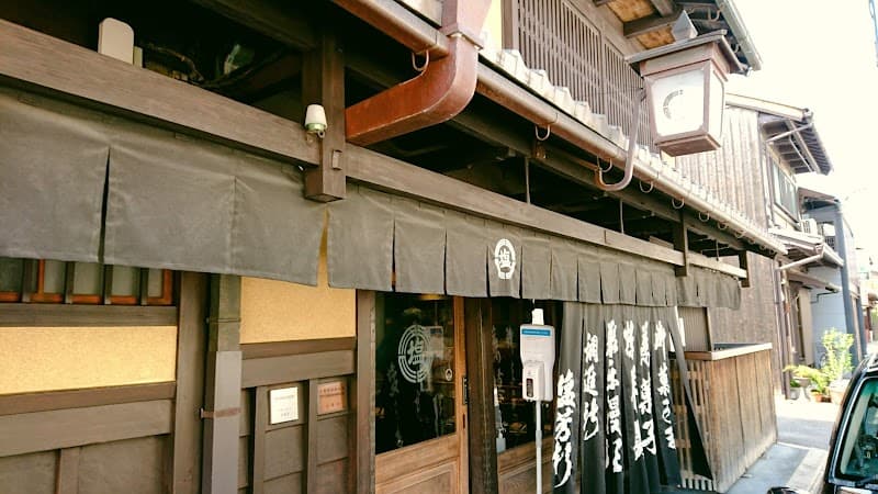 御菓子司 塩芳軒の店内風景