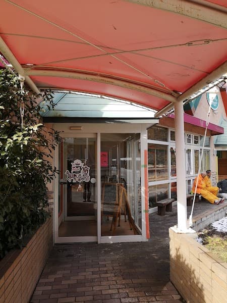 フリアンパン洋菓子店 郊外１号店の店内風景