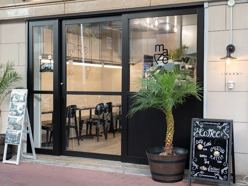 MAZE NAMBAの店内風景