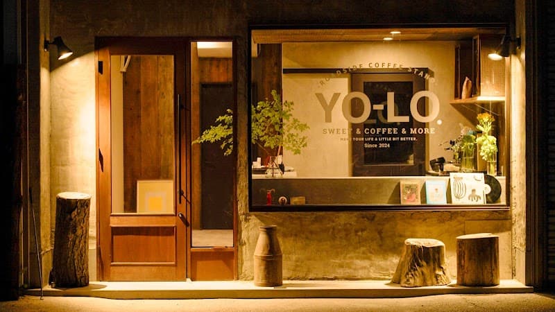 YO-LO. ROADSIDE COFFEE STAND