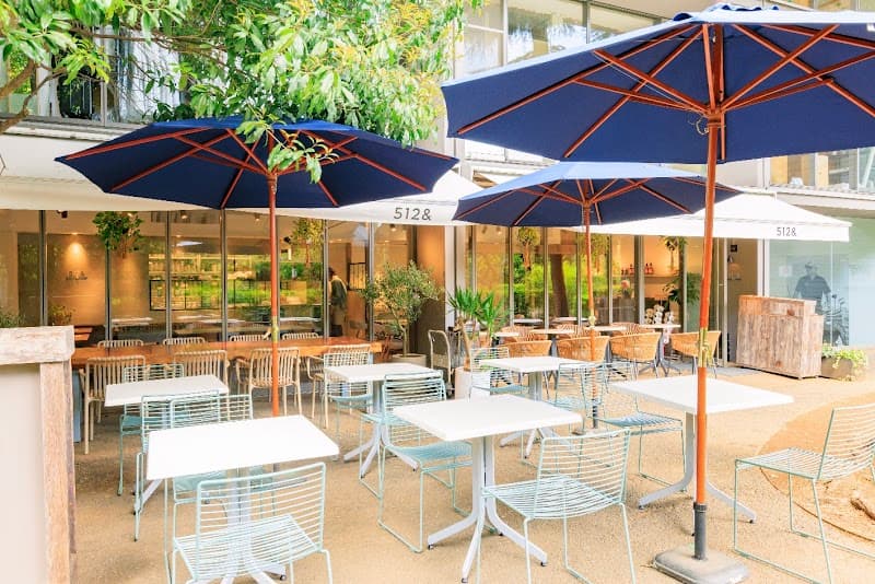 512 CAFE & GRILLの店内風景