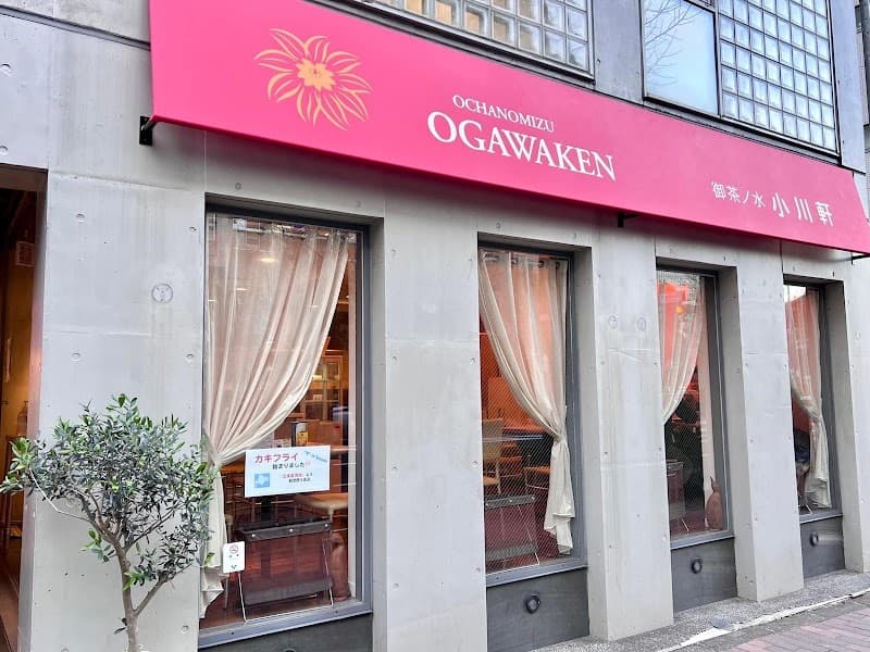 御茶ノ水 小川軒の店内風景
