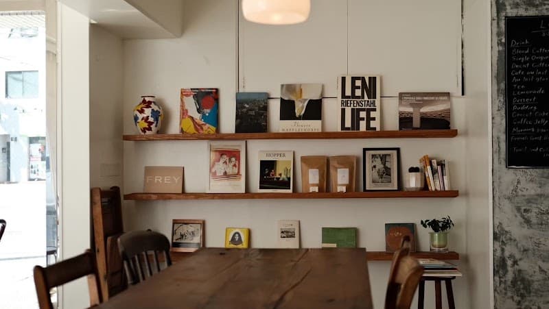 LURIE. COFFEE ROASTERの店内風景