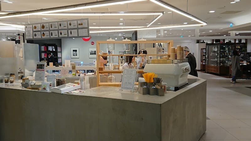 Unir（ウニール）阪急うめだ店の店内風景