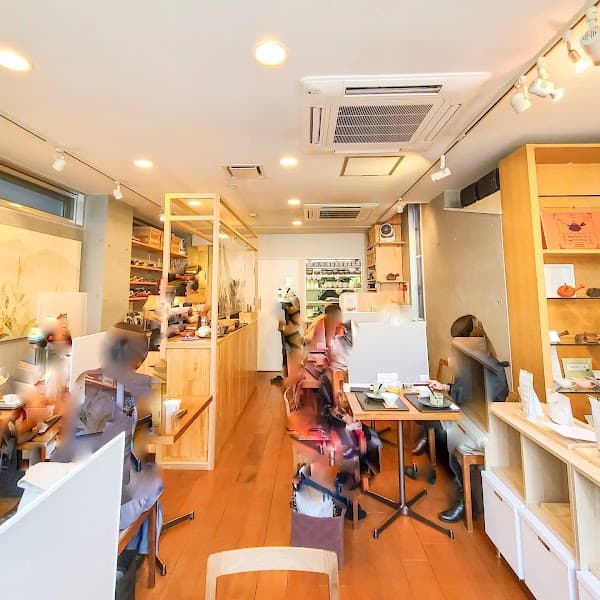表参道 茶茶の間の店内風景