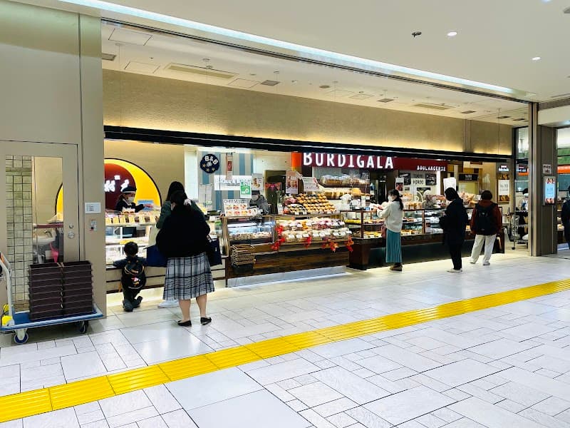 BOULANGERIE BURDIGALA エキュート大宮店の店内風景