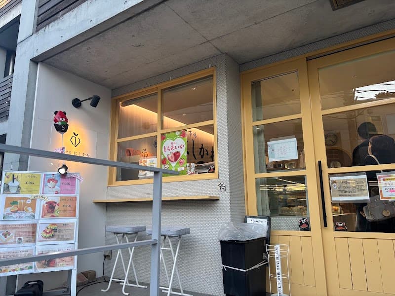 フルーツカフェにしかわの店内風景