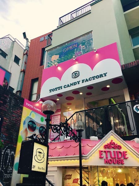 TOTTI CANDY FACTORY 原宿店の店内風景