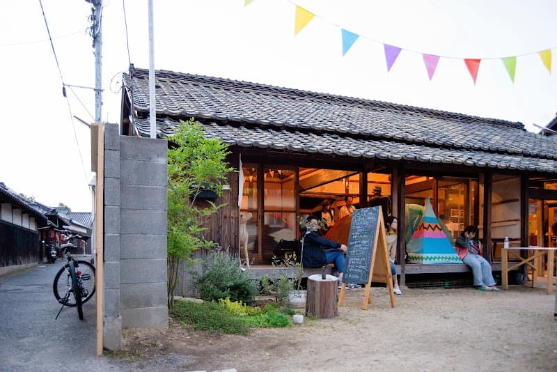島小屋 BOOK CAFE & TENT STAY