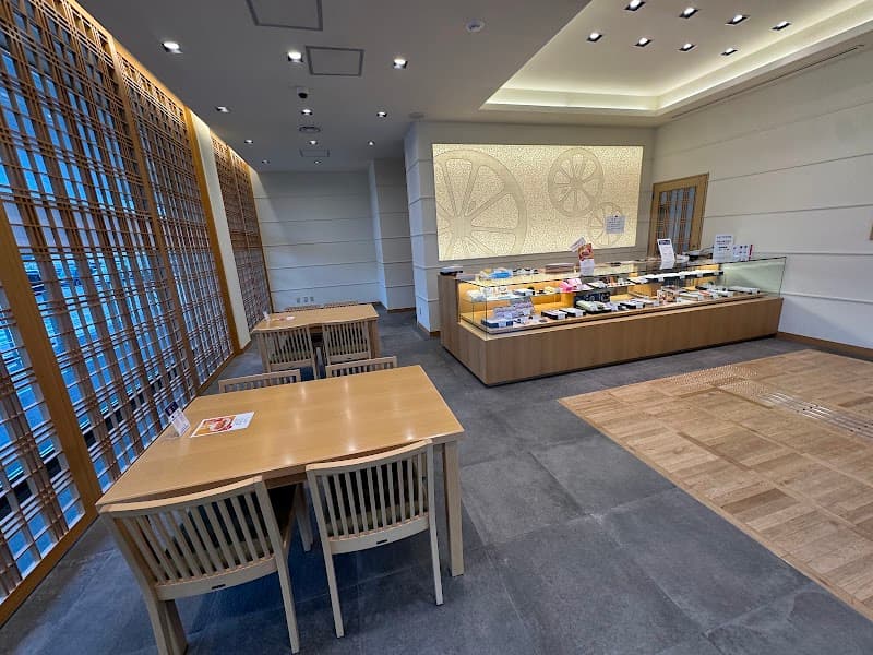 鶴屋吉信 FACTORY店
