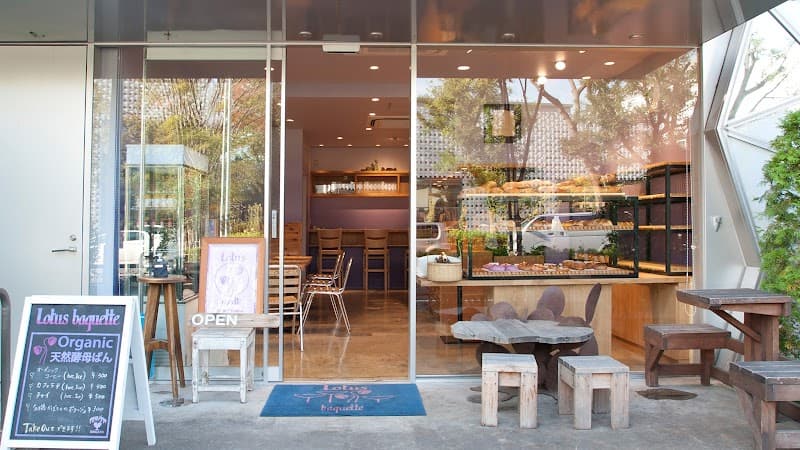 代官山ロータスの店内風景