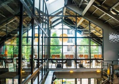 Factory & Labo 神乃珈琲の店内風景