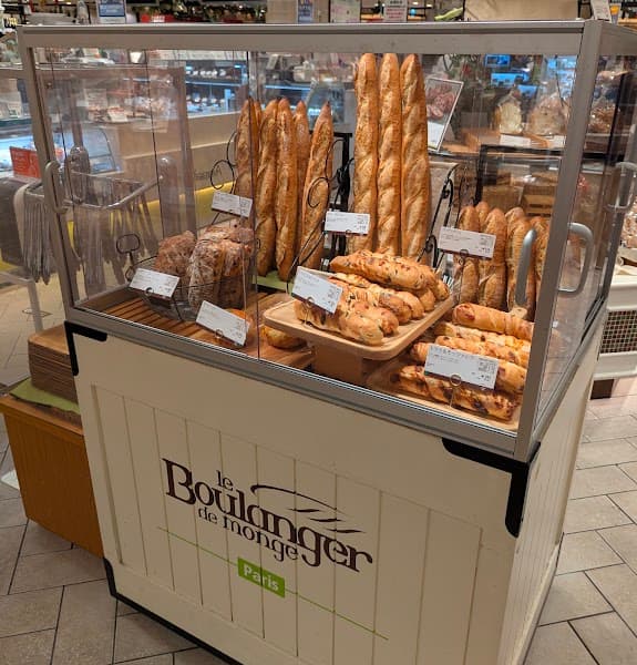 ル・ブーランジェ・ドゥ・モンジュ うめだ阪急店の店内風景