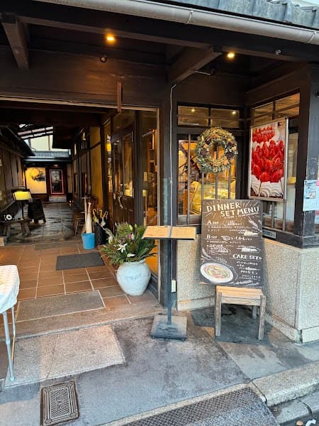 SECOND HOUSE CAKE WORKS 東洞院店の店内風景