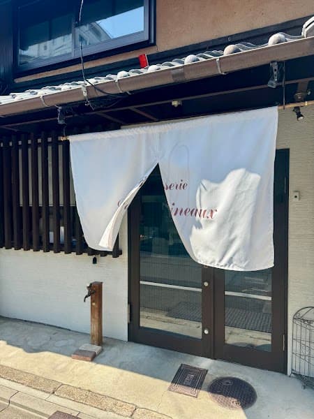 レ・モワノーの店内風景